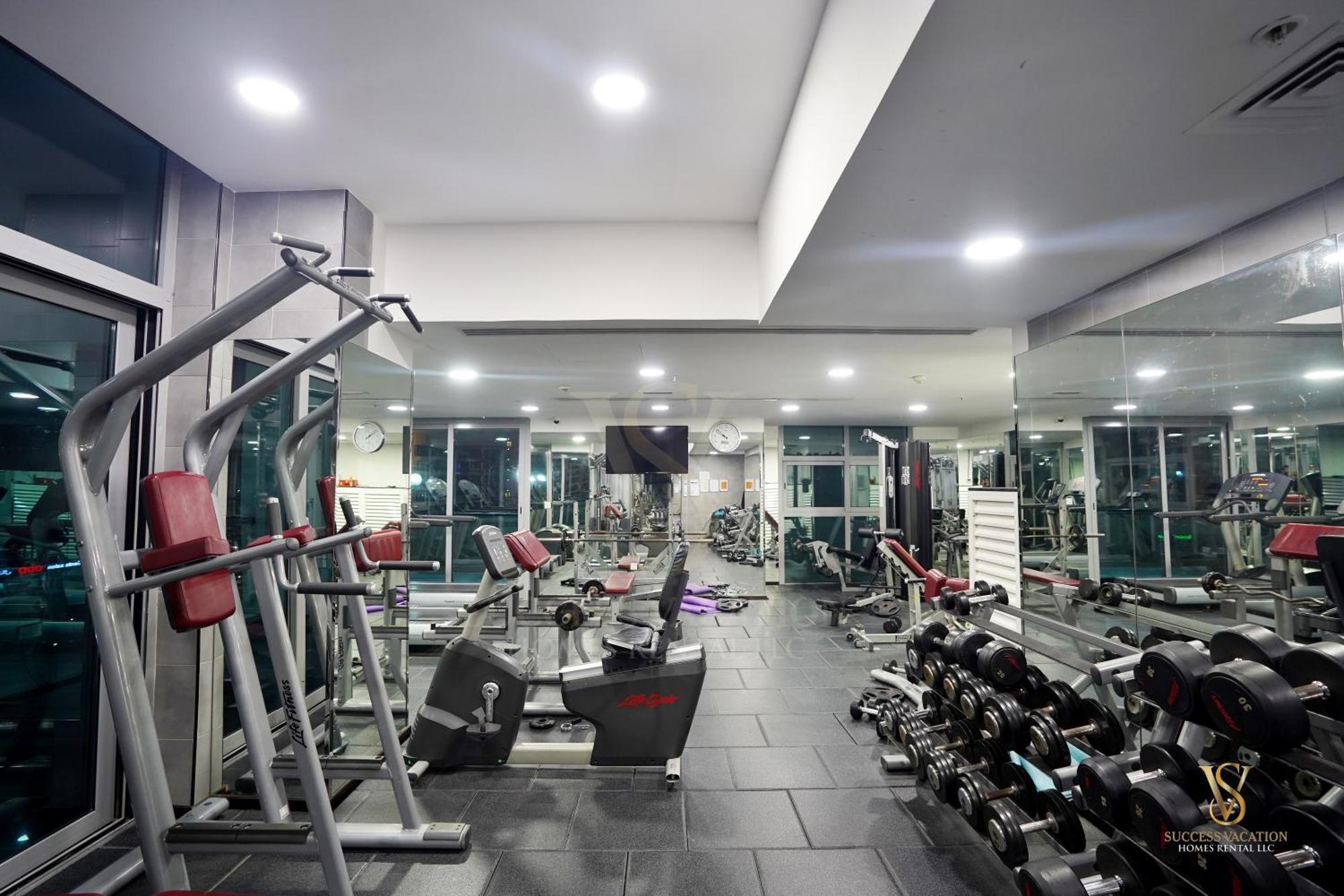 Success Luxury Apartment - 5 Min Away Marina Corniche - Free Housekeeping Provided Everyday-24-7 Staff Available For Services Dubaj Kültér fotó