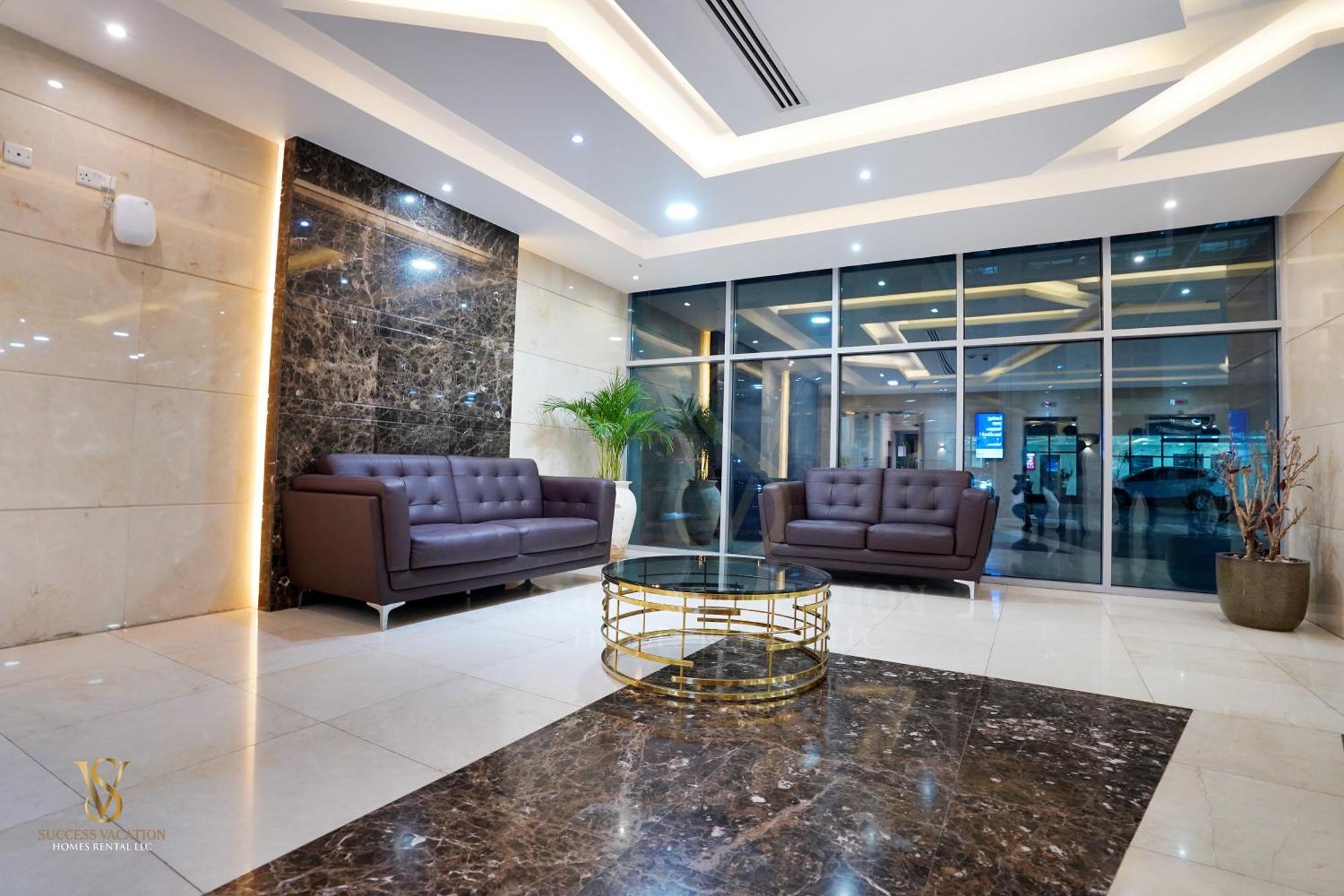 Success Luxury Apartment - 5 Min Away Marina Corniche - Free Housekeeping Provided Everyday-24-7 Staff Available For Services Dubaj Kültér fotó